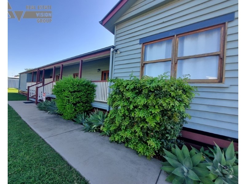 16-18 Sandalwood St, Blackwater QLD 4717