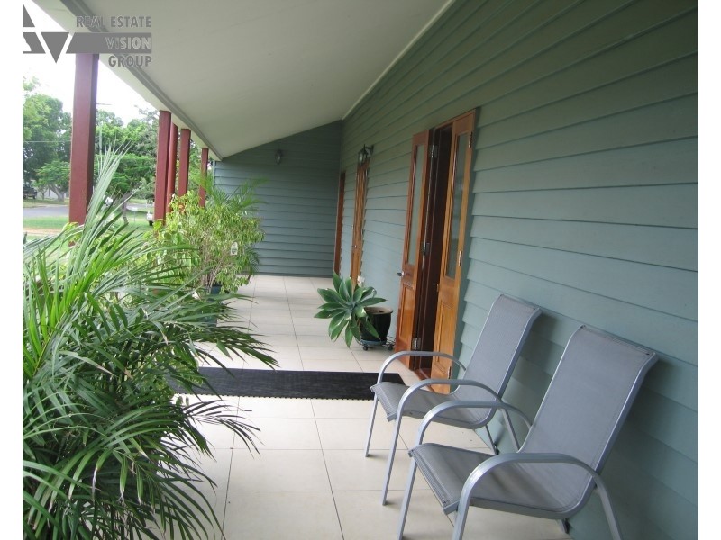16-18 Sandalwood St, Blackwater QLD 4717