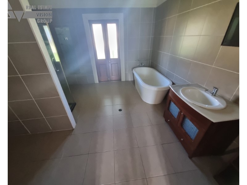 16-18 Sandalwood St, Blackwater QLD 4717