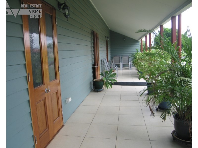 16-18 Sandalwood St, Blackwater QLD 4717