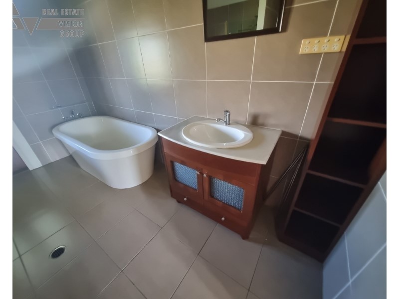 16-18 Sandalwood St, Blackwater QLD 4717