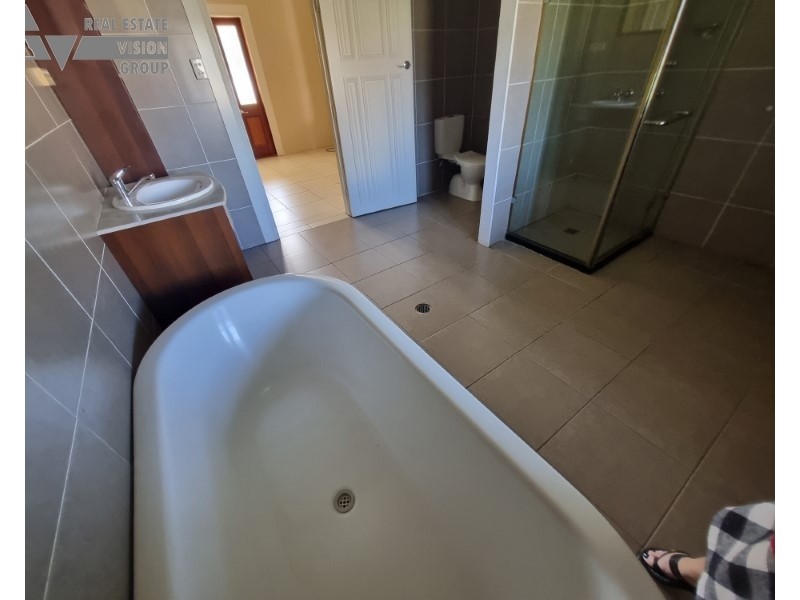 16-18 Sandalwood St, Blackwater QLD 4717