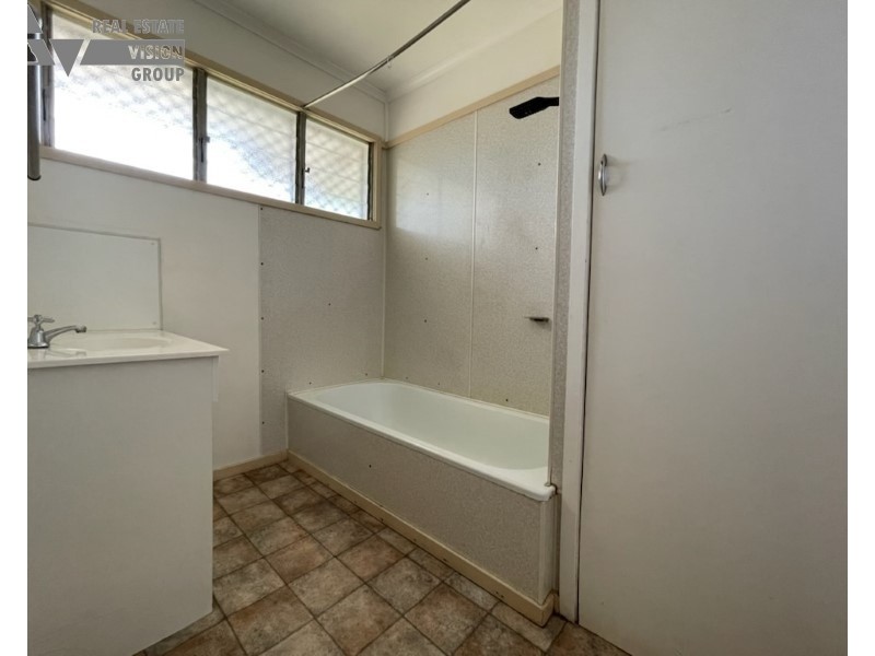 3 Fay St, Blackwater QLD 4717