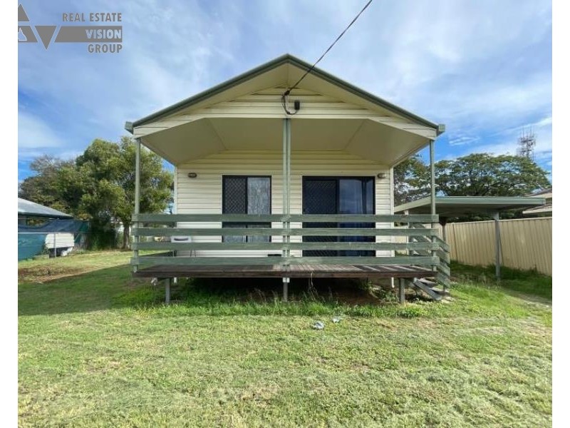 7 Oliffe St, Blackwater QLD 4717
