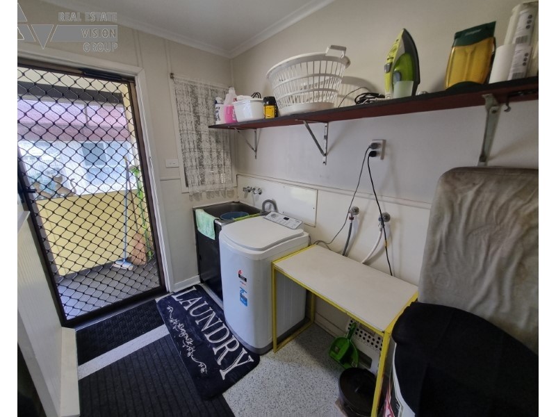 36 Fay St, Blackwater QLD 4717