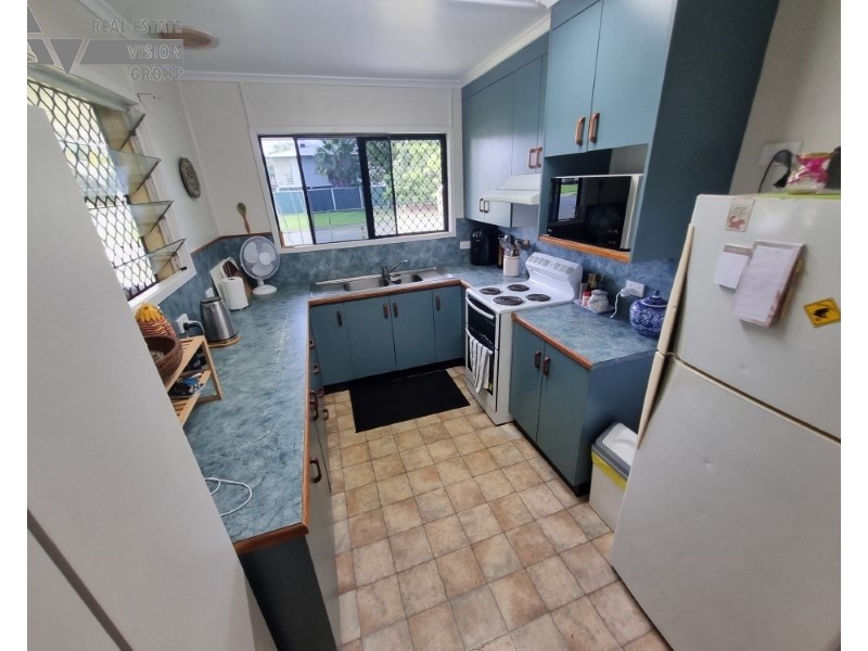 36 Fay St, Blackwater QLD 4717