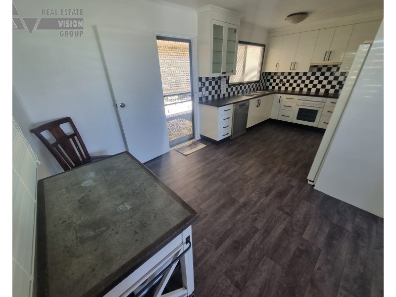 20 Mackenzie St, Blackwater QLD 4717