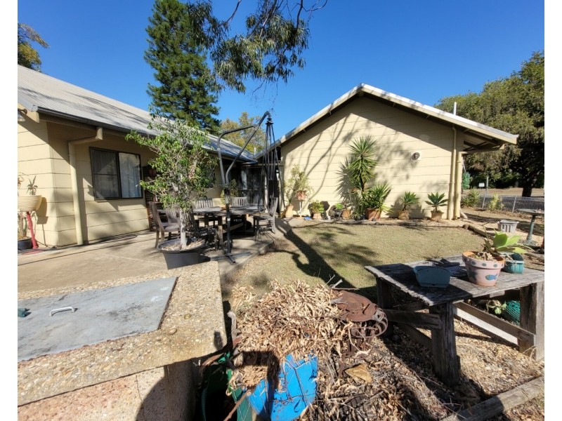 28 Hibiscus Cres, Blackwater QLD 4717