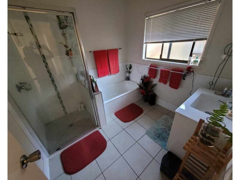 28 Hibiscus Cres, Blackwater QLD 4717