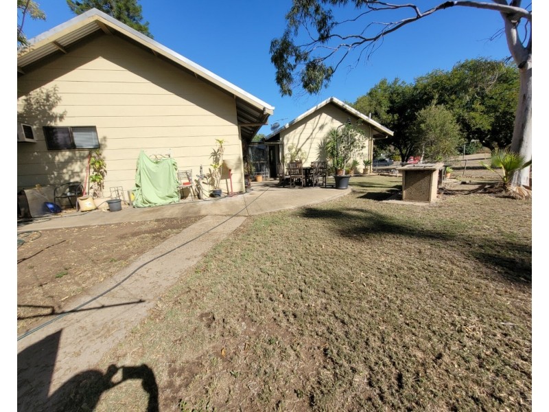 28 Hibiscus Cres, Blackwater QLD 4717