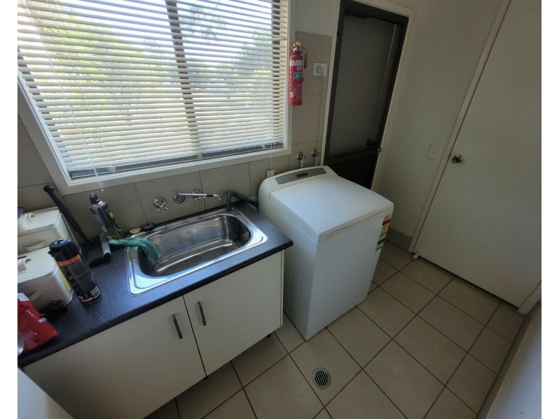 28 Hibiscus Cres, Blackwater QLD 4717