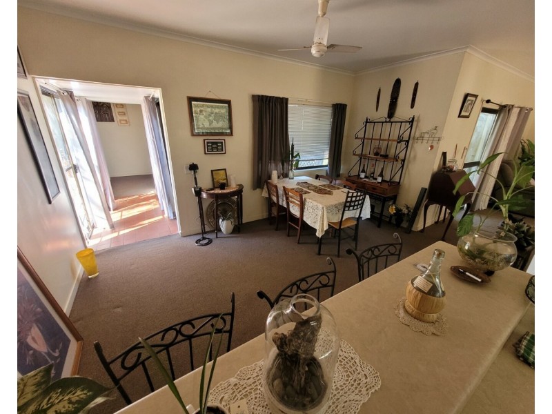 28 Hibiscus Cres, Blackwater QLD 4717