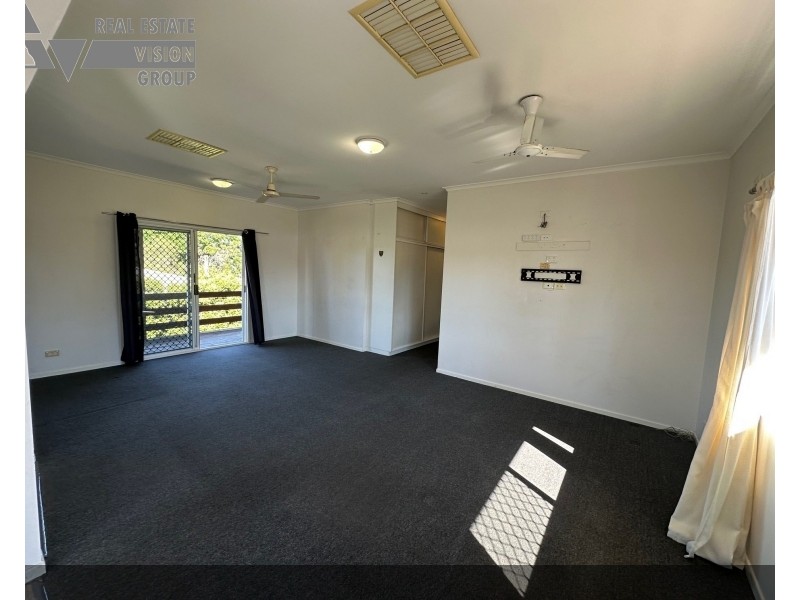 31 Barry St, Emerald QLD 4720