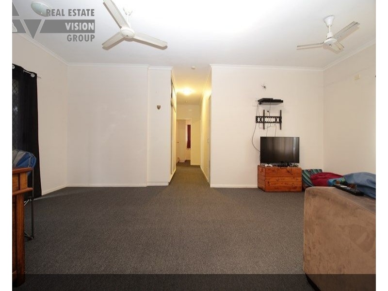 31 Barry St, Emerald QLD 4720