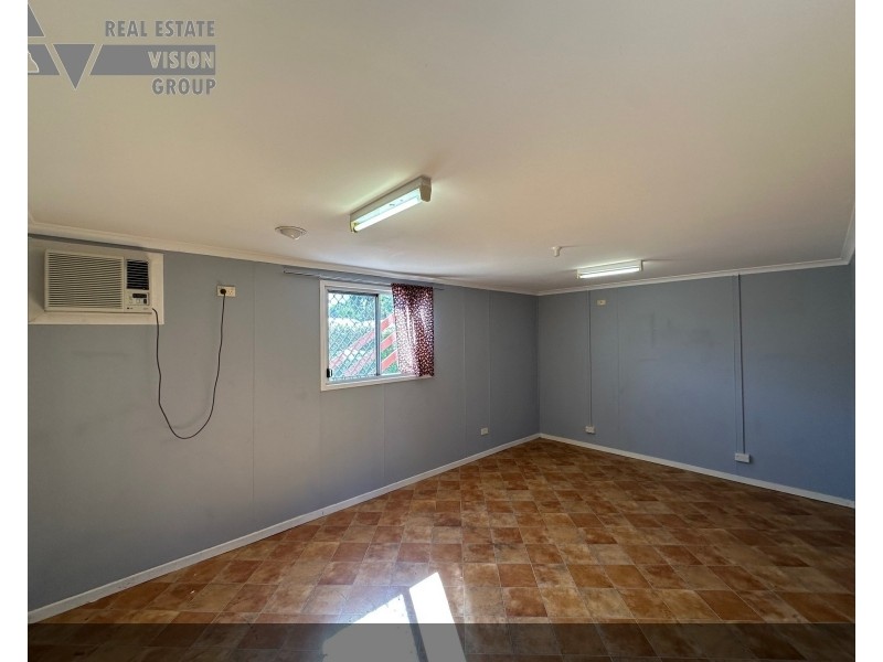 31 Barry St, Emerald QLD 4720