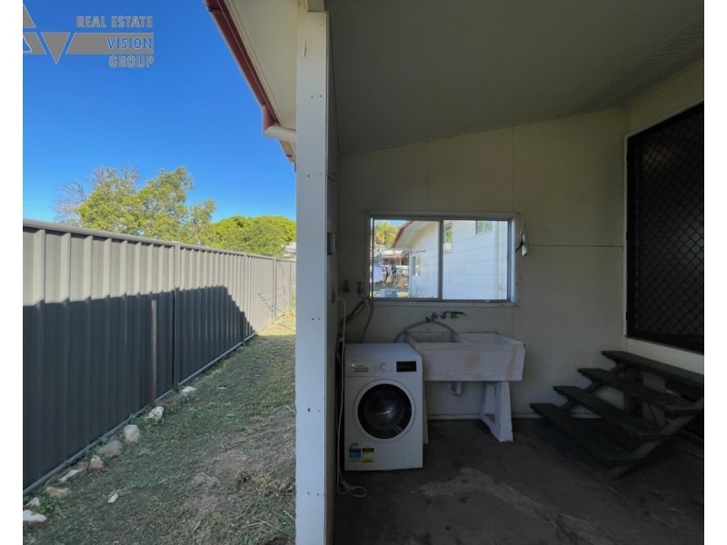 1 & 2/1 Umbrella St, Blackwater QLD 4717