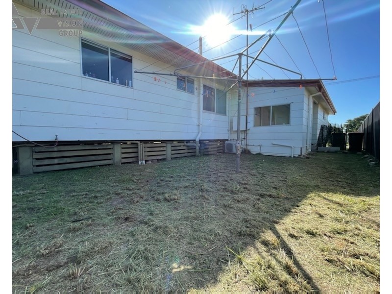 1 & 2/1 Umbrella St, Blackwater QLD 4717