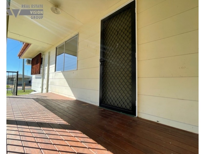 1 & 2/1 Umbrella St, Blackwater QLD 4717