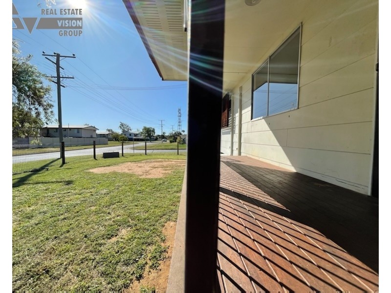 1 & 2/1 Umbrella St, Blackwater QLD 4717