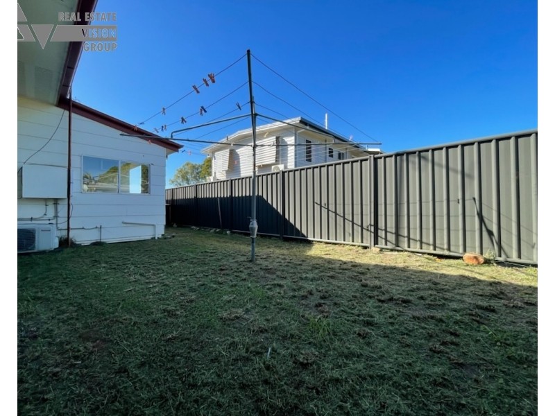 1 & 2/1 Umbrella St, Blackwater QLD 4717