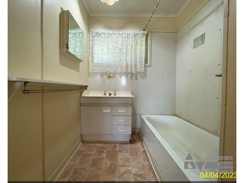 41 Fay St, Blackwater QLD 4717