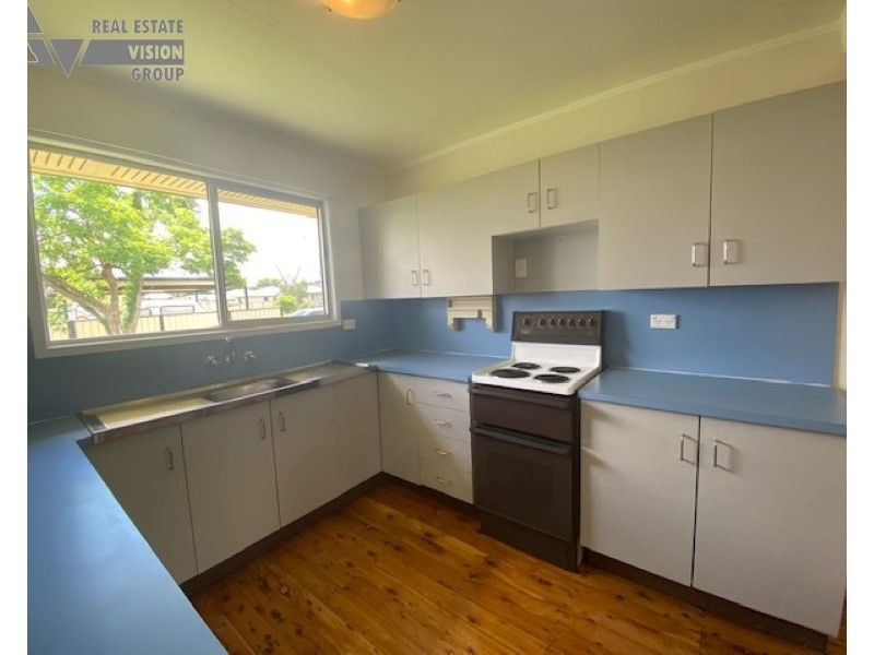 12 Box St, Blackwater QLD 4717