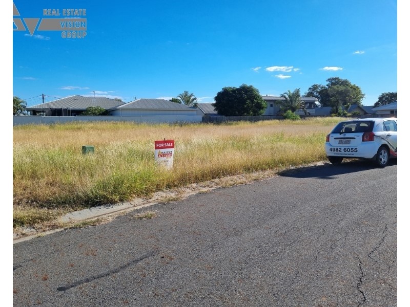 12 Lillian St, Blackwater QLD 4717