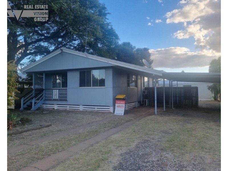 2A Bauhinia St, Blackwater QLD 4717