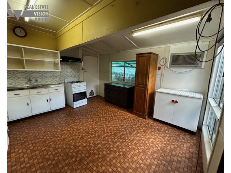 27 Dundas St, Emerald QLD 4720