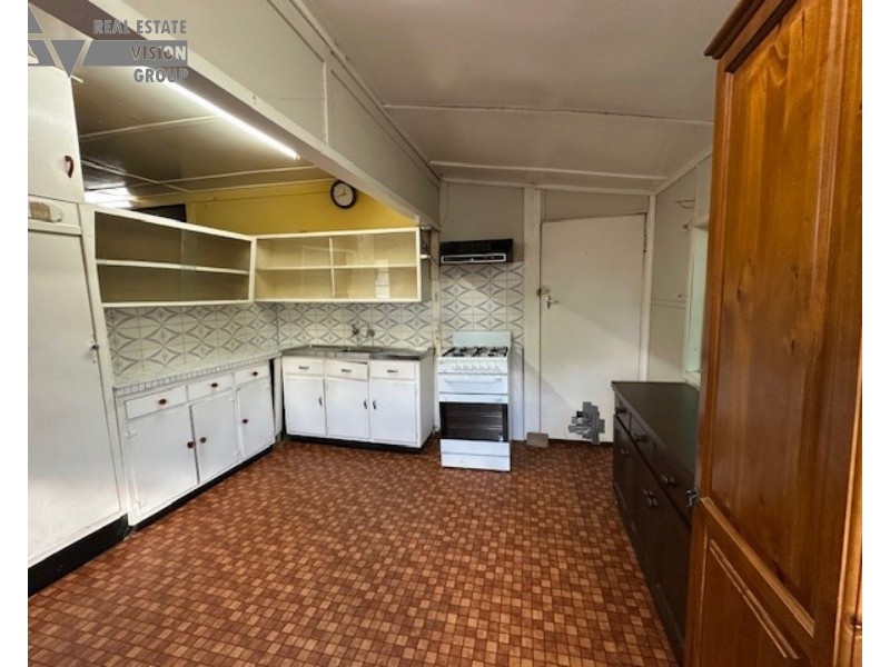 27 Dundas St, Emerald QLD 4720