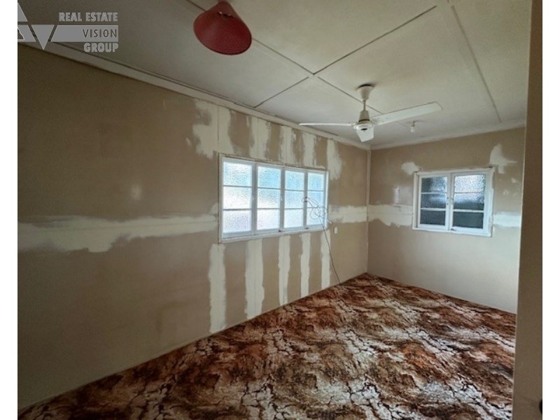 27 Dundas St, Emerald QLD 4720