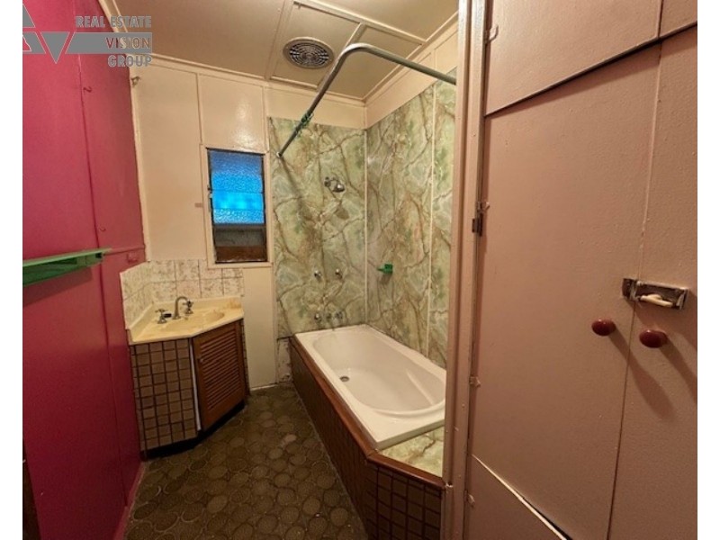 27 Dundas St, Emerald QLD 4720