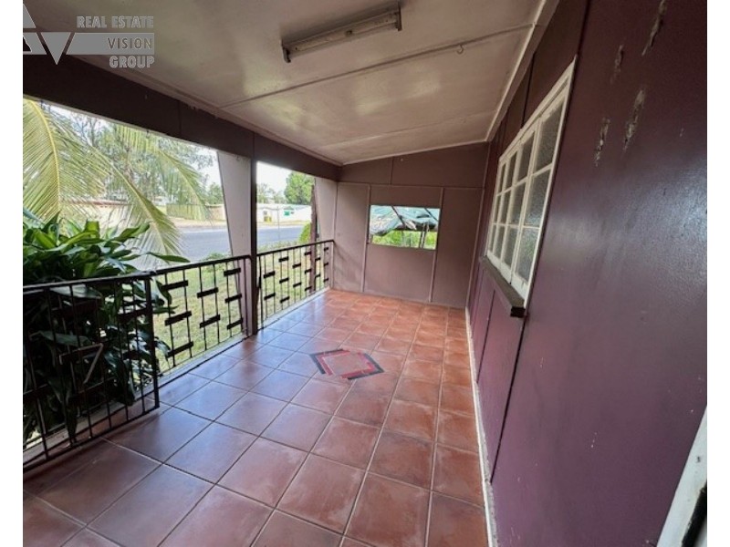 27 Dundas St, Emerald QLD 4720