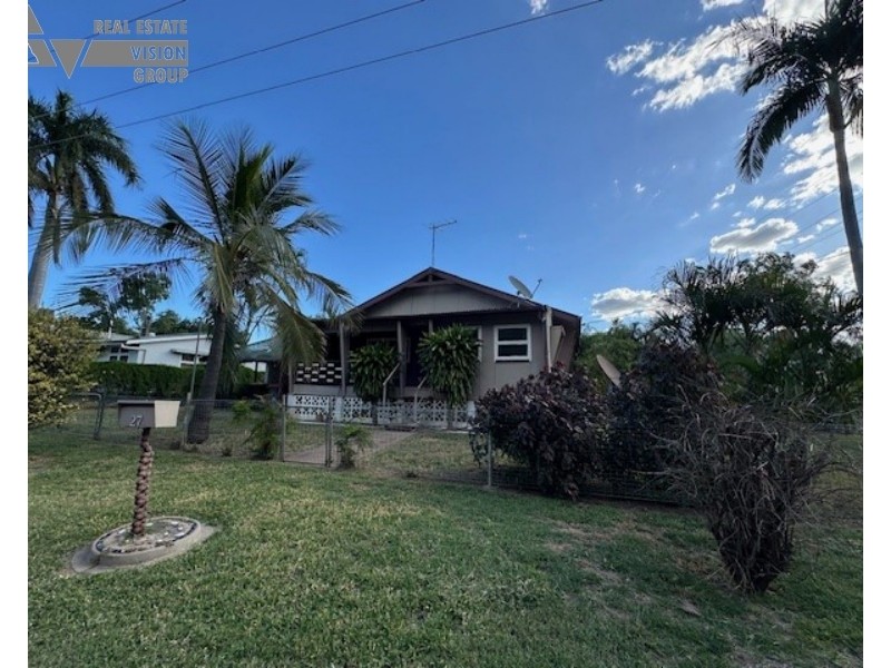 27 Dundas St, Emerald QLD 4720