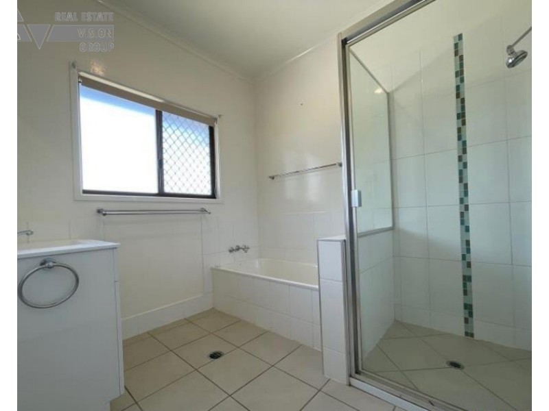 9 Diamond Dr, Blackwater QLD 4717