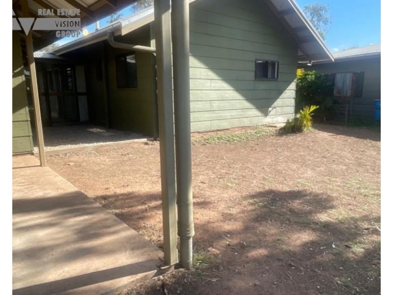 41 Macdonald Cres, Blackwater QLD 4717