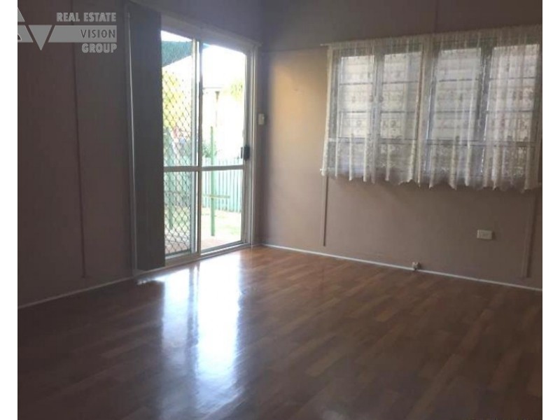 19 West St, Bluff QLD 4702