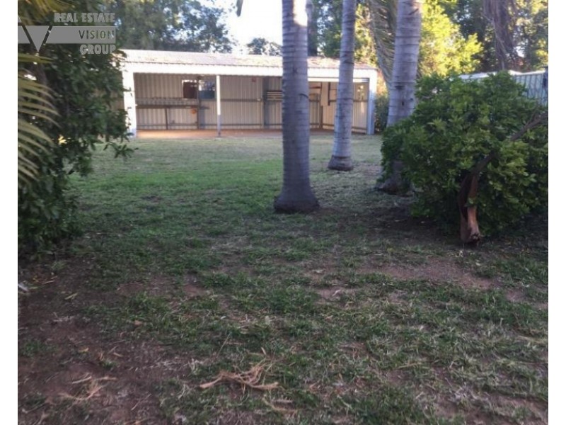19 West St, Bluff QLD 4702