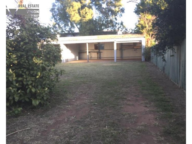 19 West St, Bluff QLD 4702