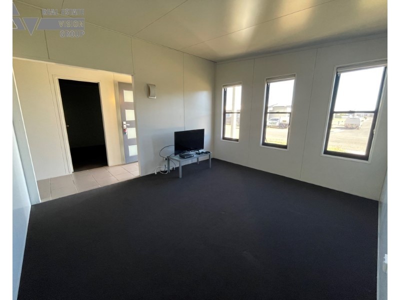 12 Summer Red Ct, Blackwater QLD 4717