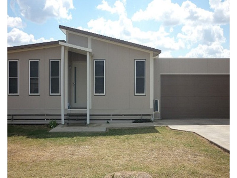 12 Hunter St, Blackwater QLD 4717