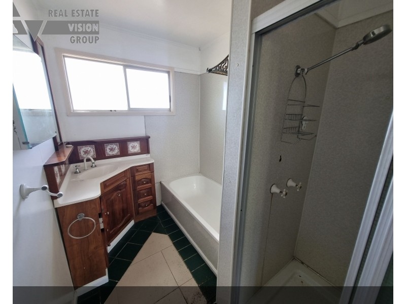 73 Acacia St, Blackwater QLD 4717