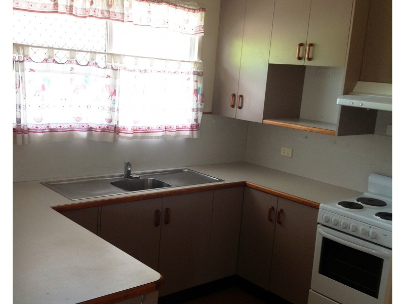 64 Littlefield Street, Blackwater QLD 4717
