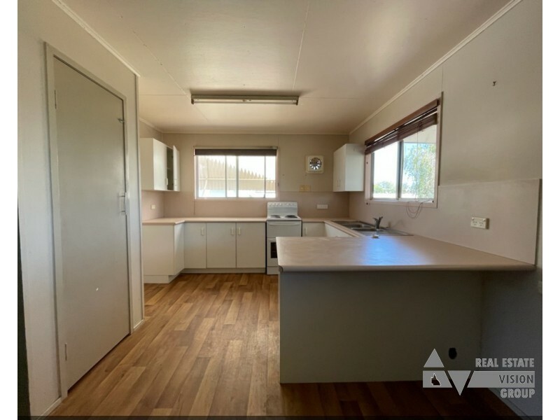 32 Bremner St, Blackwater QLD 4717
