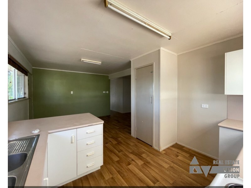 32 Bremner St, Blackwater QLD 4717
