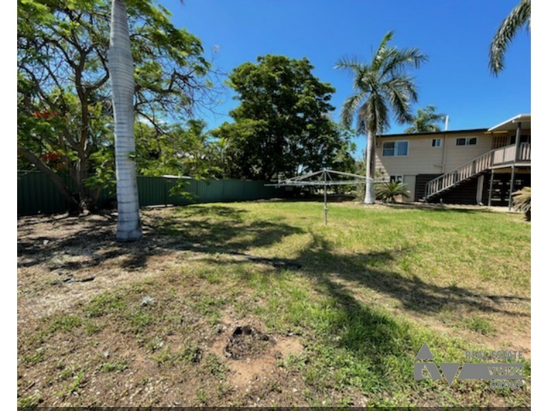 32 Bremner St, Blackwater QLD 4717