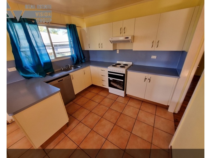 9 Elm St, Blackwater QLD 4717