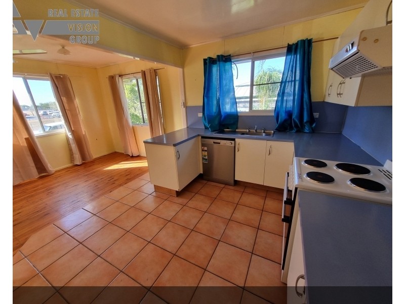 9 Elm St, Blackwater QLD 4717