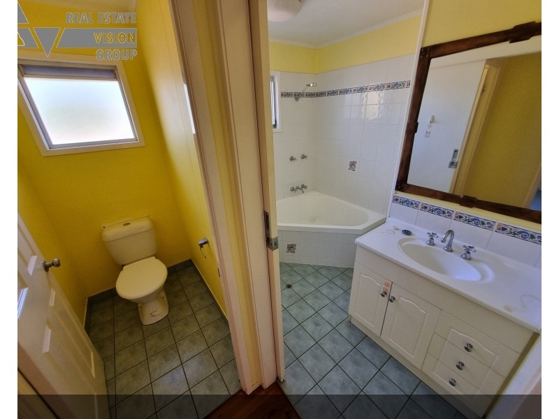 9 Elm St, Blackwater QLD 4717