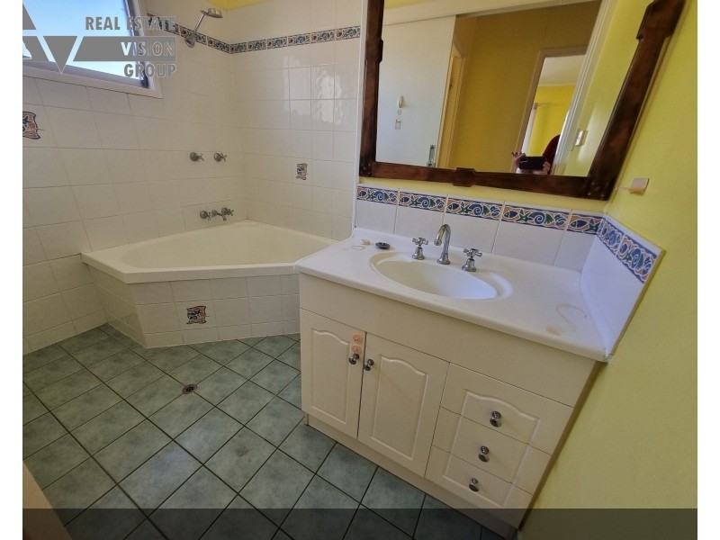 9 Elm St, Blackwater QLD 4717